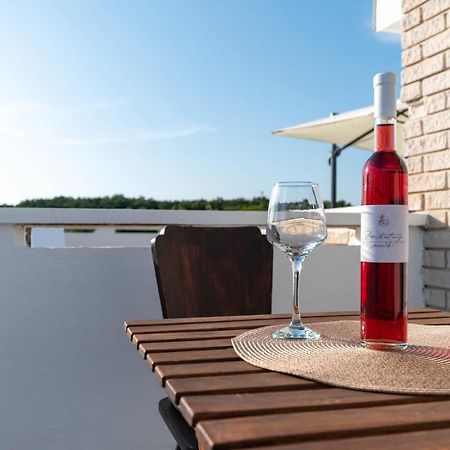 Apartment Eros Sisan Exterior photo